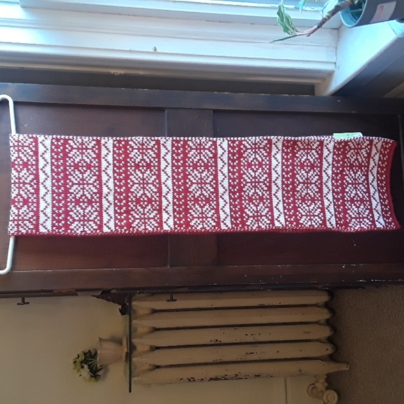 Forever 21 nwt knit red and white nordic scarf 69 inches long - Picture 1 of 2